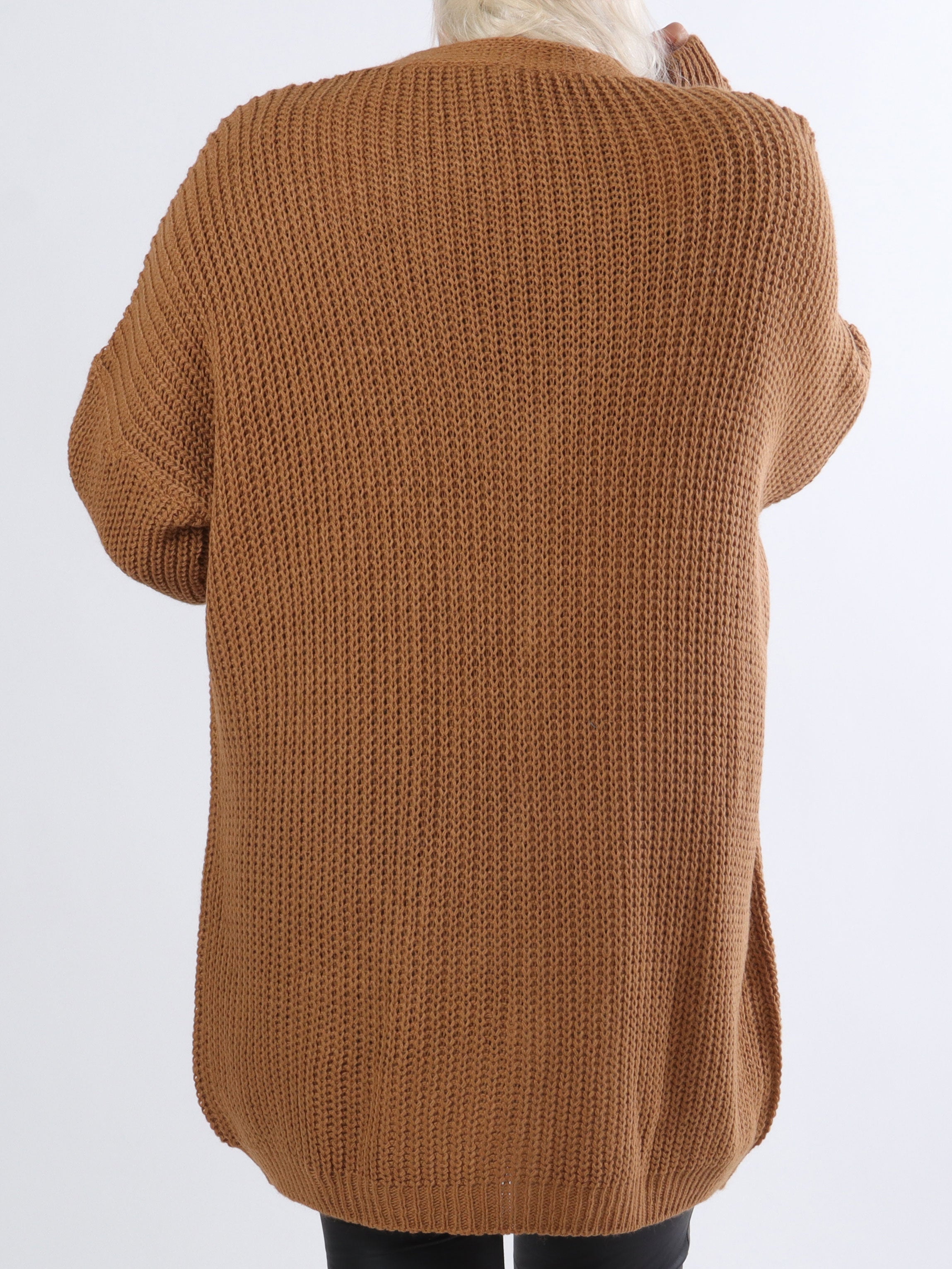 Millymy - Plus size cardigan i strik med store knapper